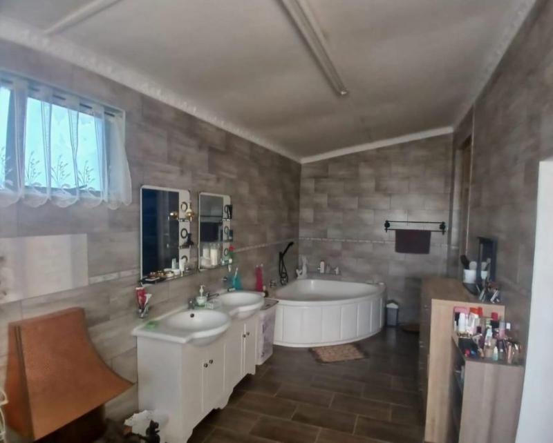 3 Bedroom Property for Sale in Uitenhage Rural Eastern Cape